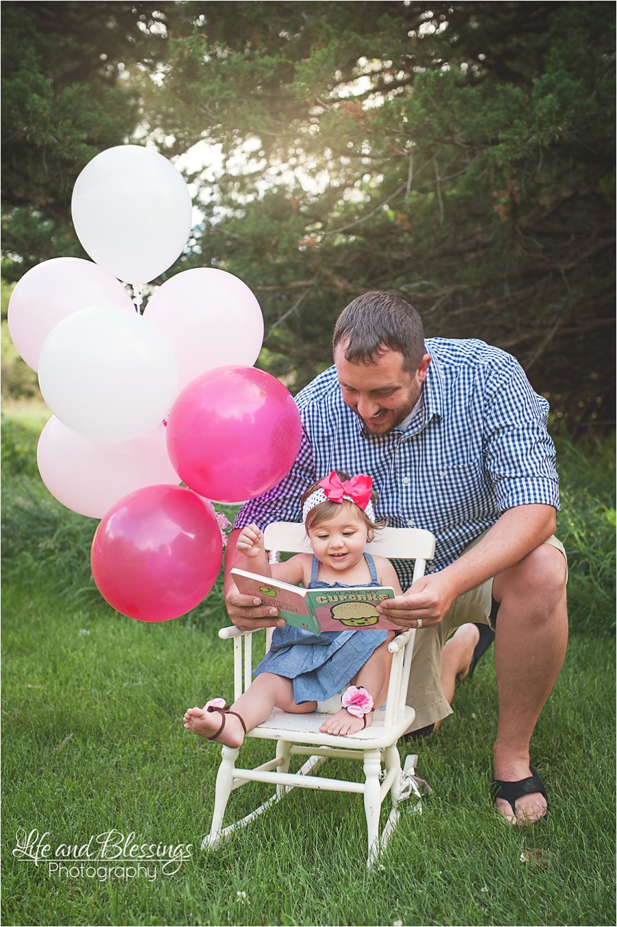 Gorgeous Outdoor Children’s Photography Session | Madison Turns One!